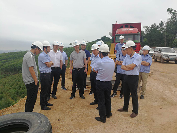 4-沈順高到新能源中航象州百丈風(fēng)電場(chǎng)現(xiàn)場(chǎng)調(diào)研.jpg 4-沈順高到新能源中航象州百丈風(fēng)電場(chǎng)現(xiàn)場(chǎng)調(diào)研.jpg